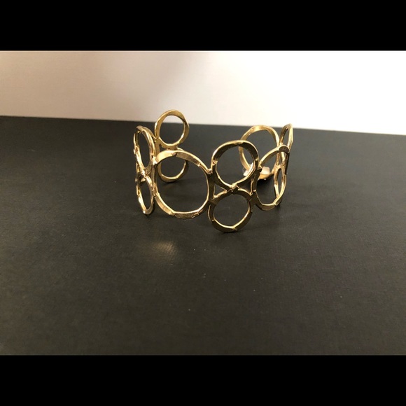 Jewelry - Goldtone Circle Bracelet